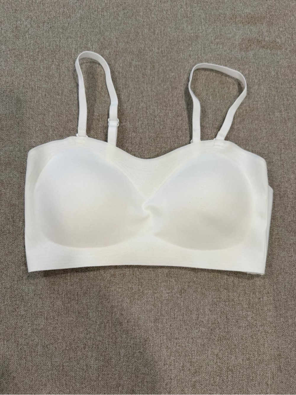 Brand New without Tags 34 B Convertible Straps and Strapless White Seamless Bra